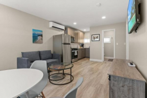 Steps to Beach Fully Renovated Sleeps 6